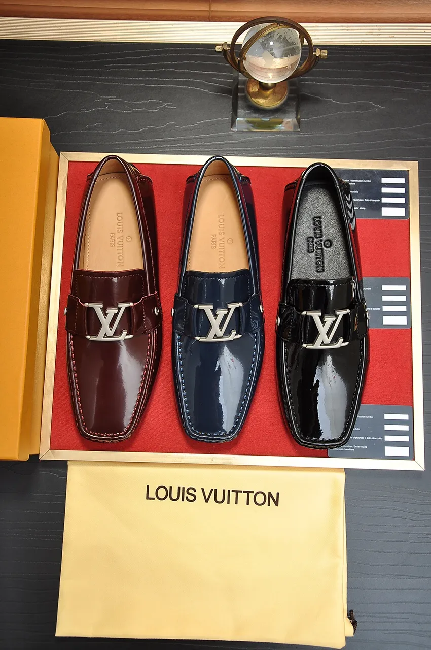 Men's men's shoes 💰420💶 [LV Doudou shoes] (water-dyed cowhide lining) new model is on the market, available on the official website. The new Doudou shoes are processed into single-color materials, and the uppers are made of imported horsehide leather. The body of the shoe is fully hemmed with mark thread, and is lined with imported original cowhide leather. The elegant shoe shape is super suitable for all-matching, and the size is 38-44.
